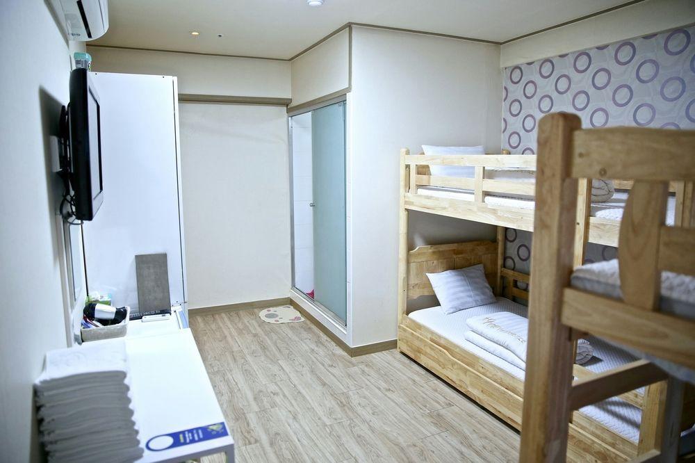 Goodstay Tomo Guest house