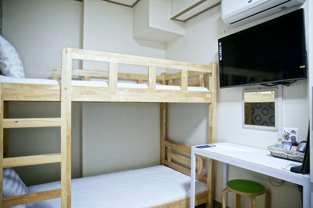Goodstay Tomo Guest house