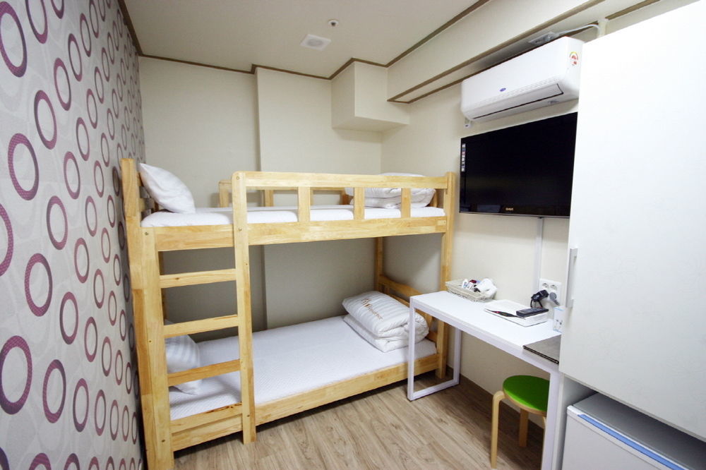 Goodstay Tomo Guest house